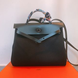 （分類：）位於 。 由 jace.wardrobe 提交（商品編號 1188757095，圖片 1）。簡介： 。