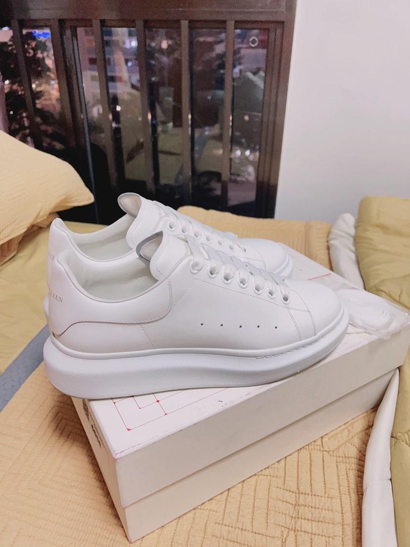 Alexander mcqueen hand store sneakers