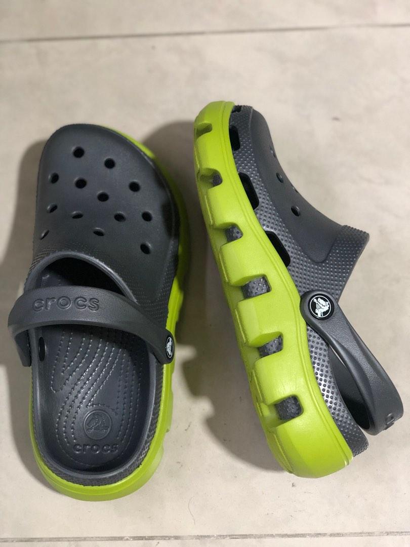 crocs m6 w8 size