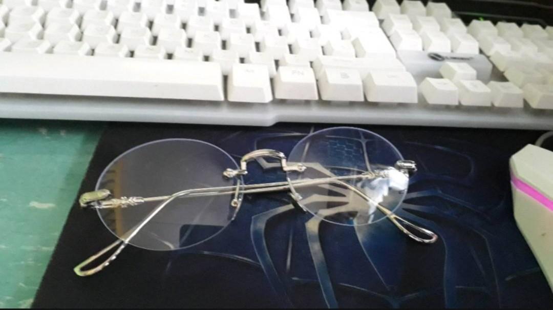 Anti-radiation eyeglasses (rimless) (Category: Sunglasses & Eyewear) located in Muntinlupa City. Submitted by cottagefairy_ (Listing ID 1188713918, Image 3). Description: rfs: extra also good for those who have astigmatism.