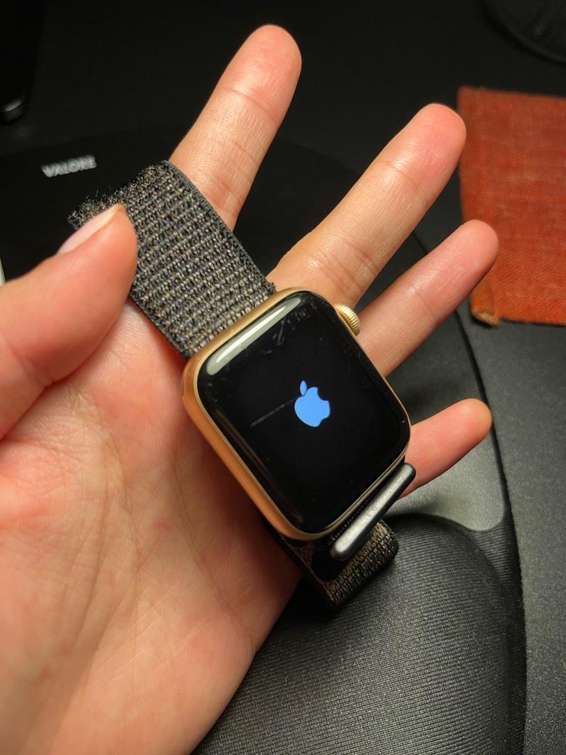 Gold apple watch deals 4 with black band