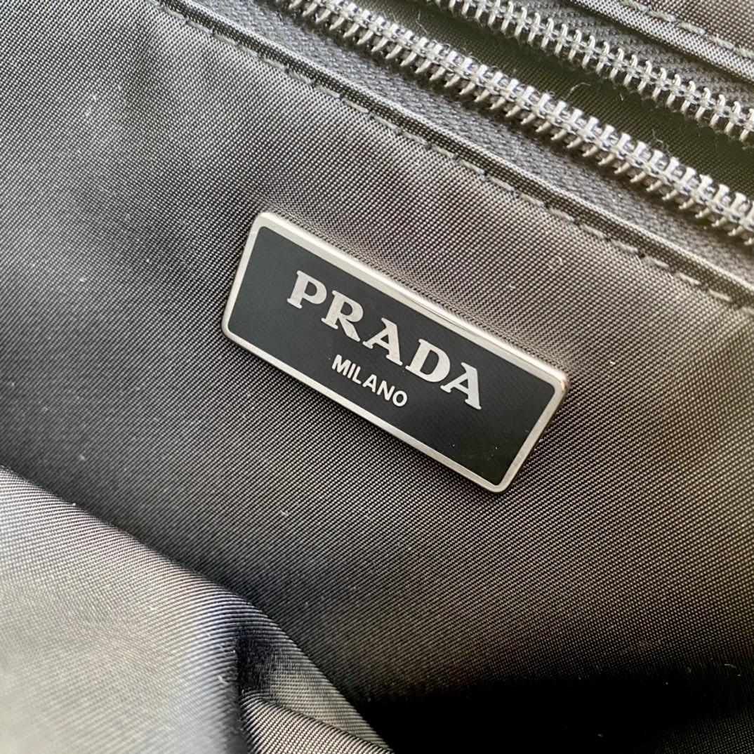 Authentic prada launched in 2019 with architect Cini Boeri, Women's ...