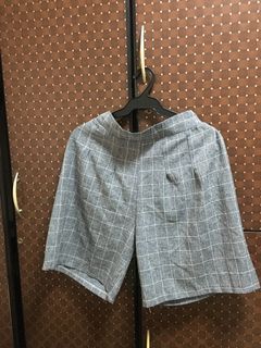 (Category: ) located in . Submitted by trendythrifts (Listing ID 1188623417, Image 1). Description: .