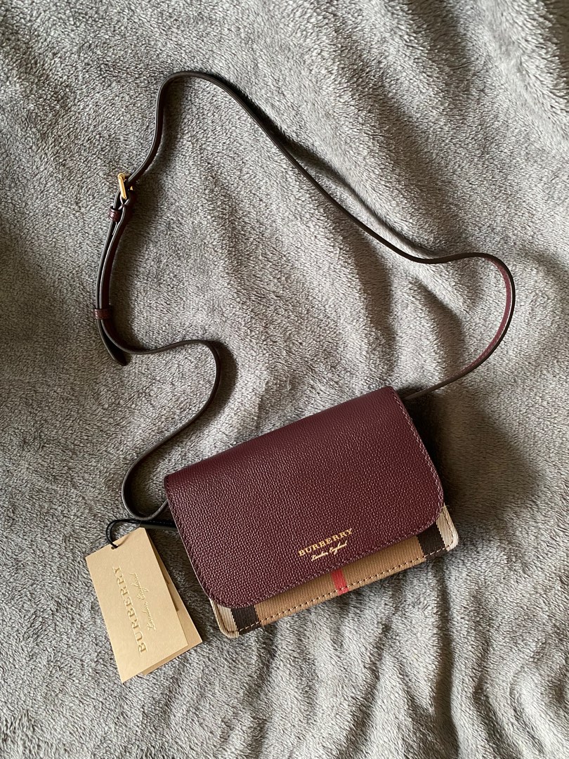 BURBERRY HAMPSHIRE HOUSE CHECK & LEATHER CROSSBODY (Burgundy Red), 名牌