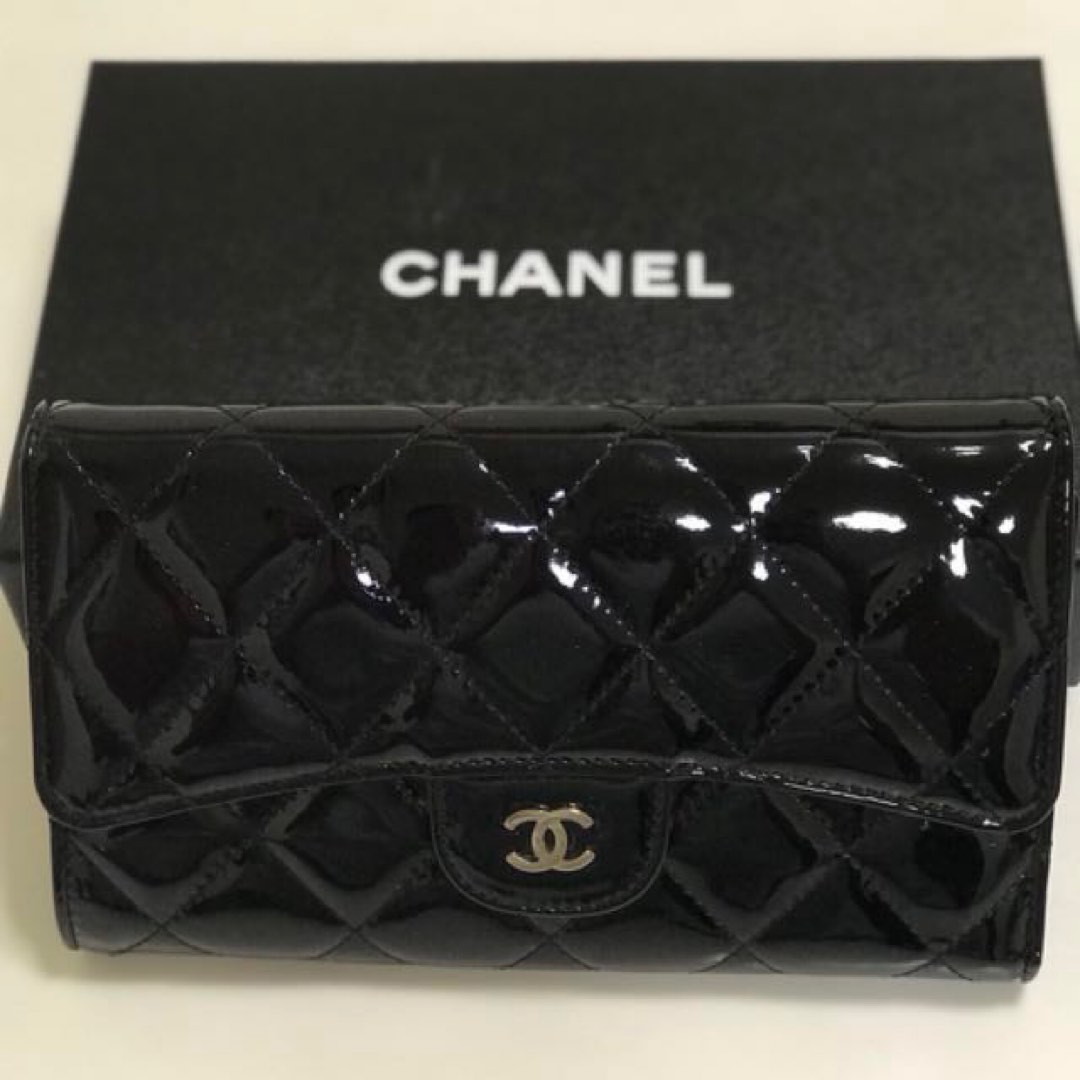 Chanel CC logo 漆皮三摺長銀包, 名牌, 手袋及銀包 …
