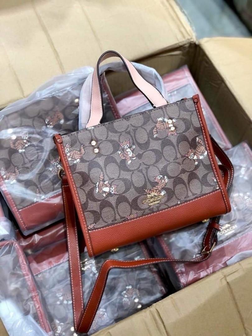 Coach Dempsey Tote 22 In Signature Canvas With Dancing Kitten Print,  Women's Fashion, Bags & Wallets, Tote Bags on Carousell
