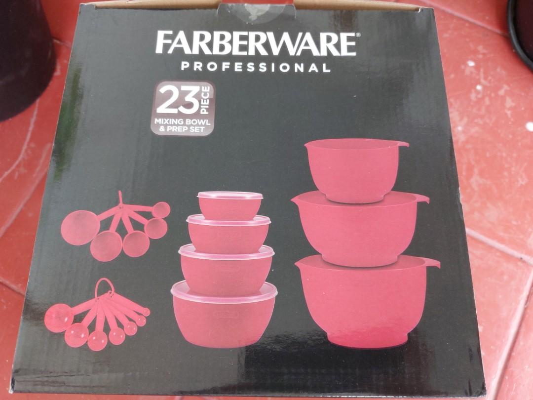 Farberware 23 pc baking set (Category: Bakeware) located in Taguig. Submitted by littlegcloset (Listing ID 1188701095, Image 2). Description: Brand new and authentic. Sf shoulder by buyer..