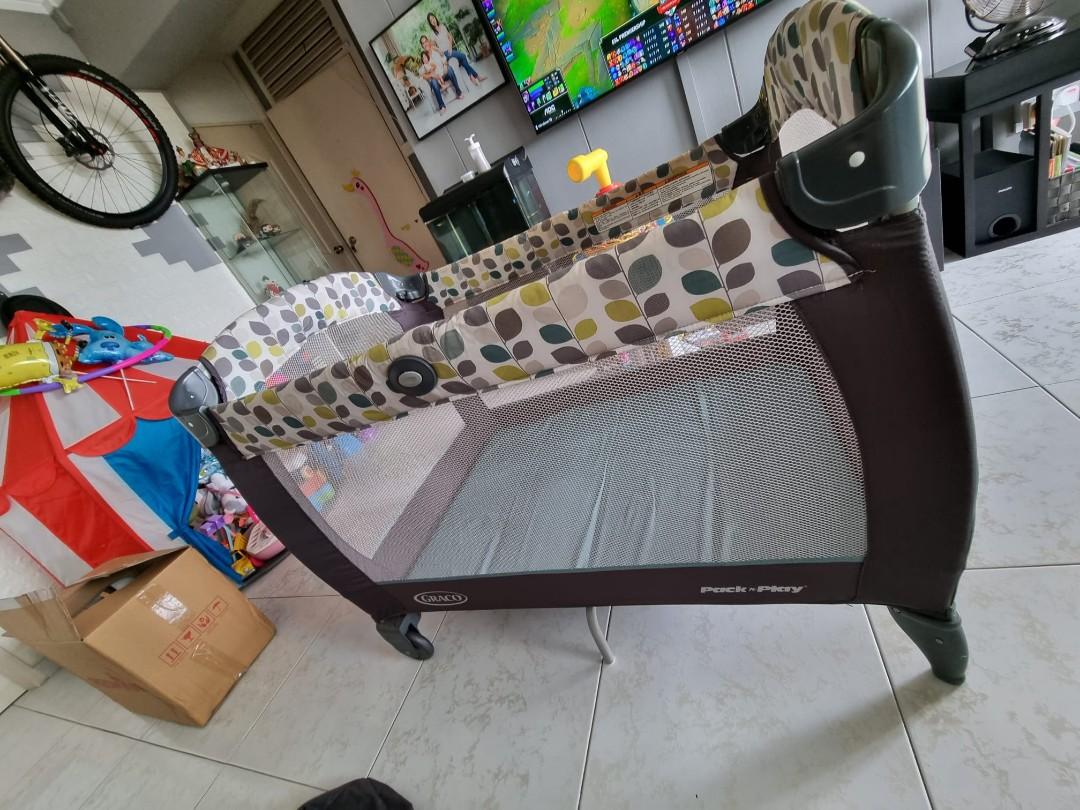 Graco pack and play / crib, Babies & Kids, Baby Nursery & Kids