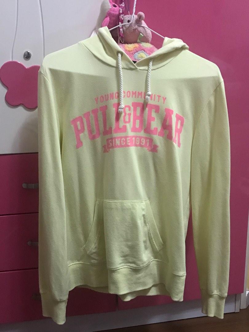 Hoodie pull and bear kuning online
