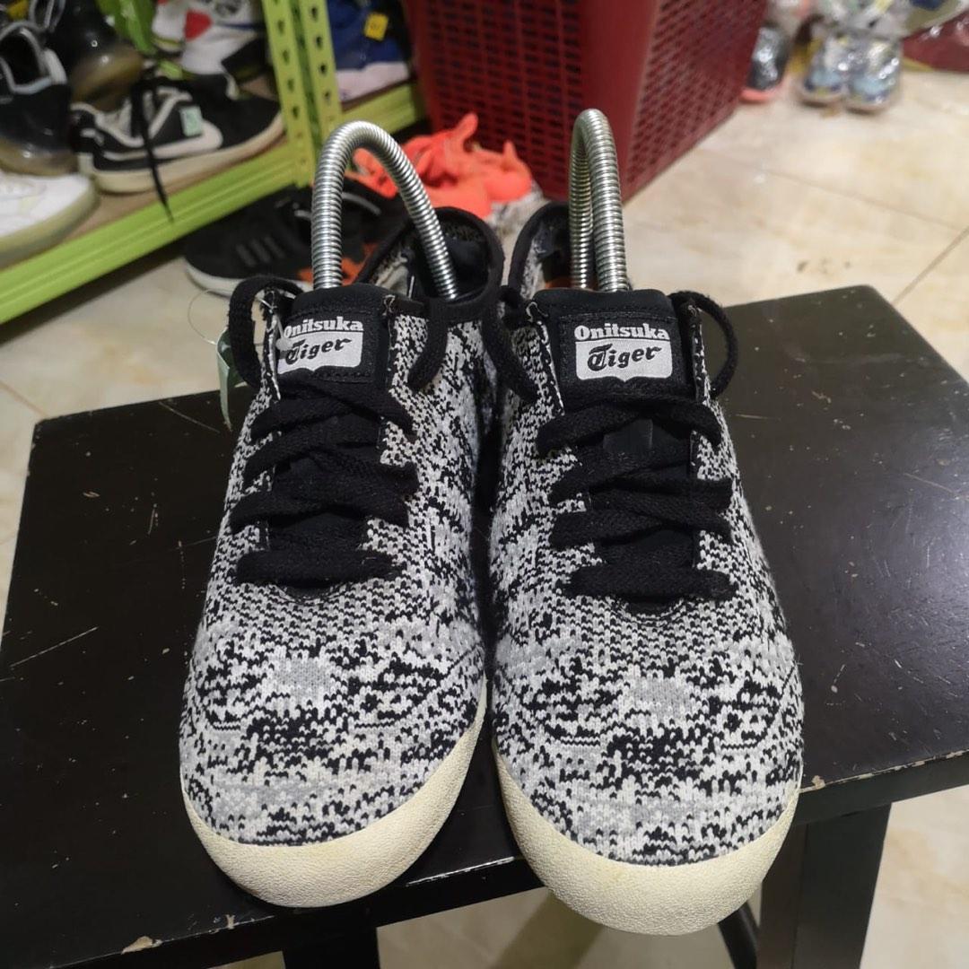 asics pink tennis shoes