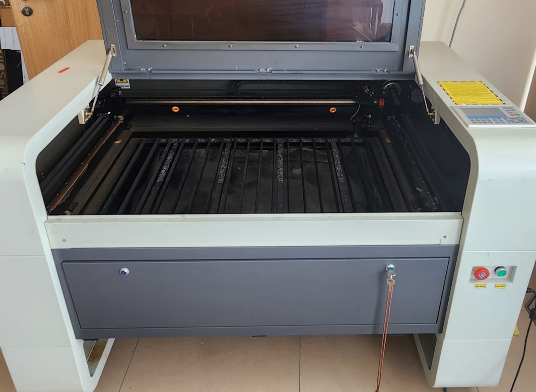 Laser Cutting Machine, 2nd Hand, Computers & Tech, Office & Business