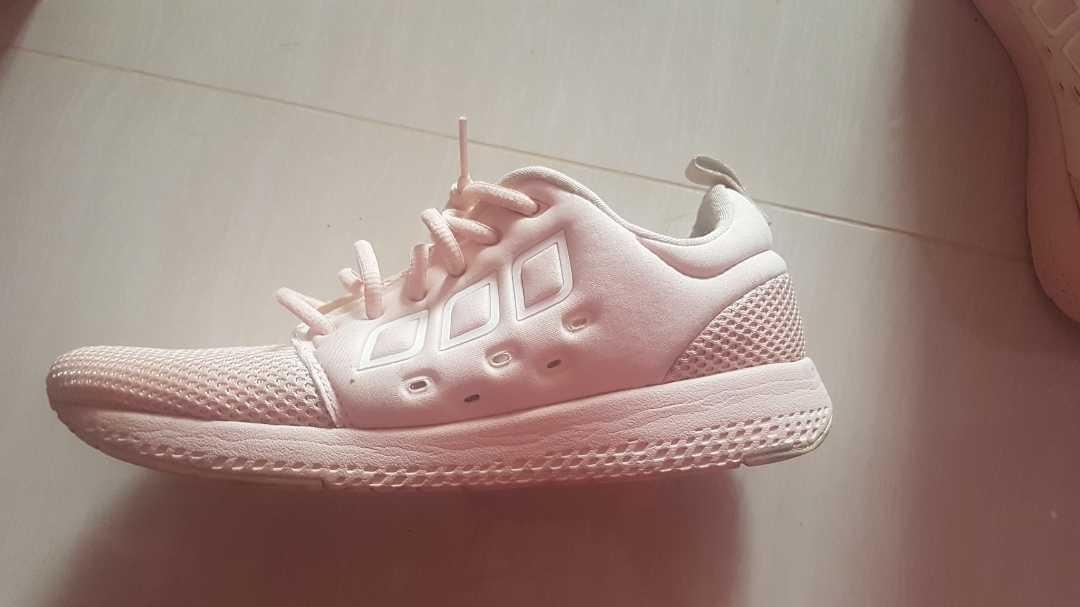 Lorna jane top blaze shoes