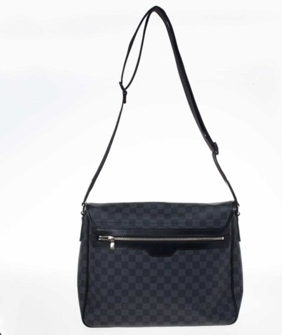 Louis Vuitton Damier Graphite Daniel MM Messenger Bag – The Don's Luxury  Goods