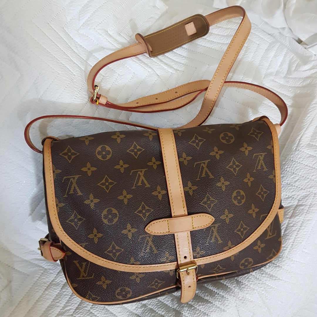 Louis Vuitton Expandable Messenger Bag, Luxury, Bags & Wallets on Carousell