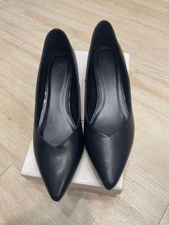 New Vincci Heels size 7.5 black