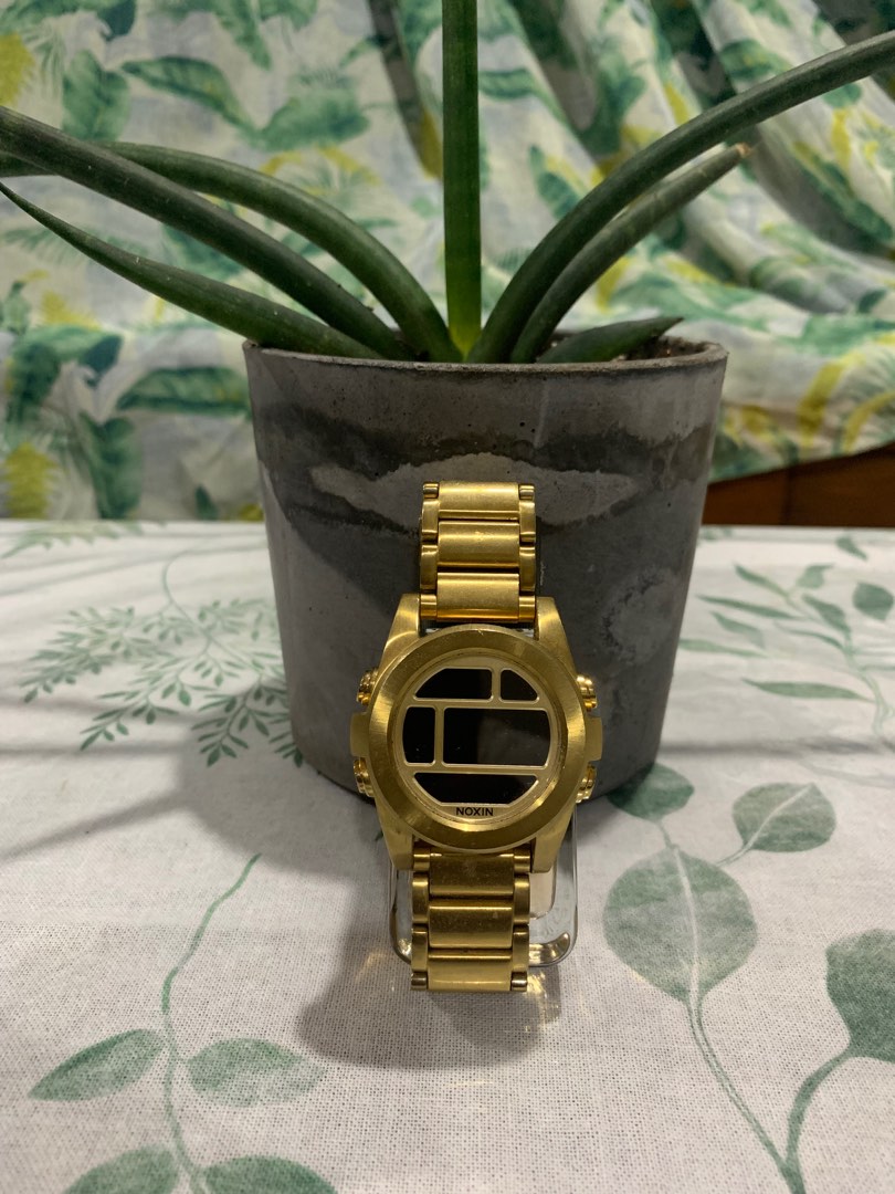 Nixon unit gold clearance