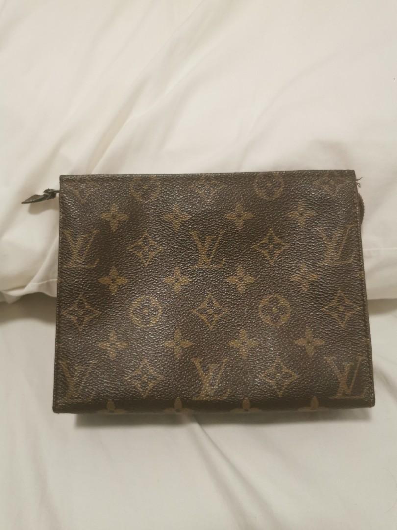 Preloved LOUIS VUITTON Toiletry Pouch 19 Monogram (Category: Luxury Bags & Wallets) located in Rizal. Submitted by k.torres (Listing ID 1188675569, Image 1). Description: Closure: Zip closure with leather tab Size (in inches): 7.5 x 5.9 x 2 inches Size (in cm): 19x 15 x 6 cm Material: Canvas With code Flaw: replaced zipper puller & leather tab (see photos) No inclusions Bought from trusted seller but please self-authenticate also. .