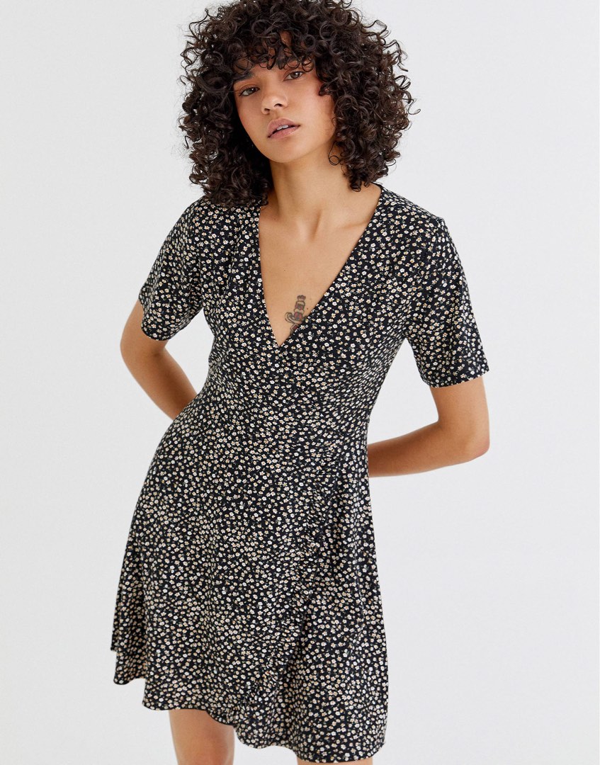 Pull Bear Black Ditsy Floral Wrap Around Dress Women s Fashion pull-bear-black-ditsy-floral-wrap-around-dress-women-s-fashion