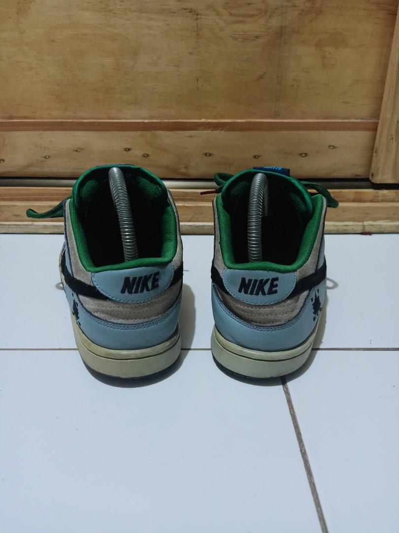 nike sb dunk maple leaf