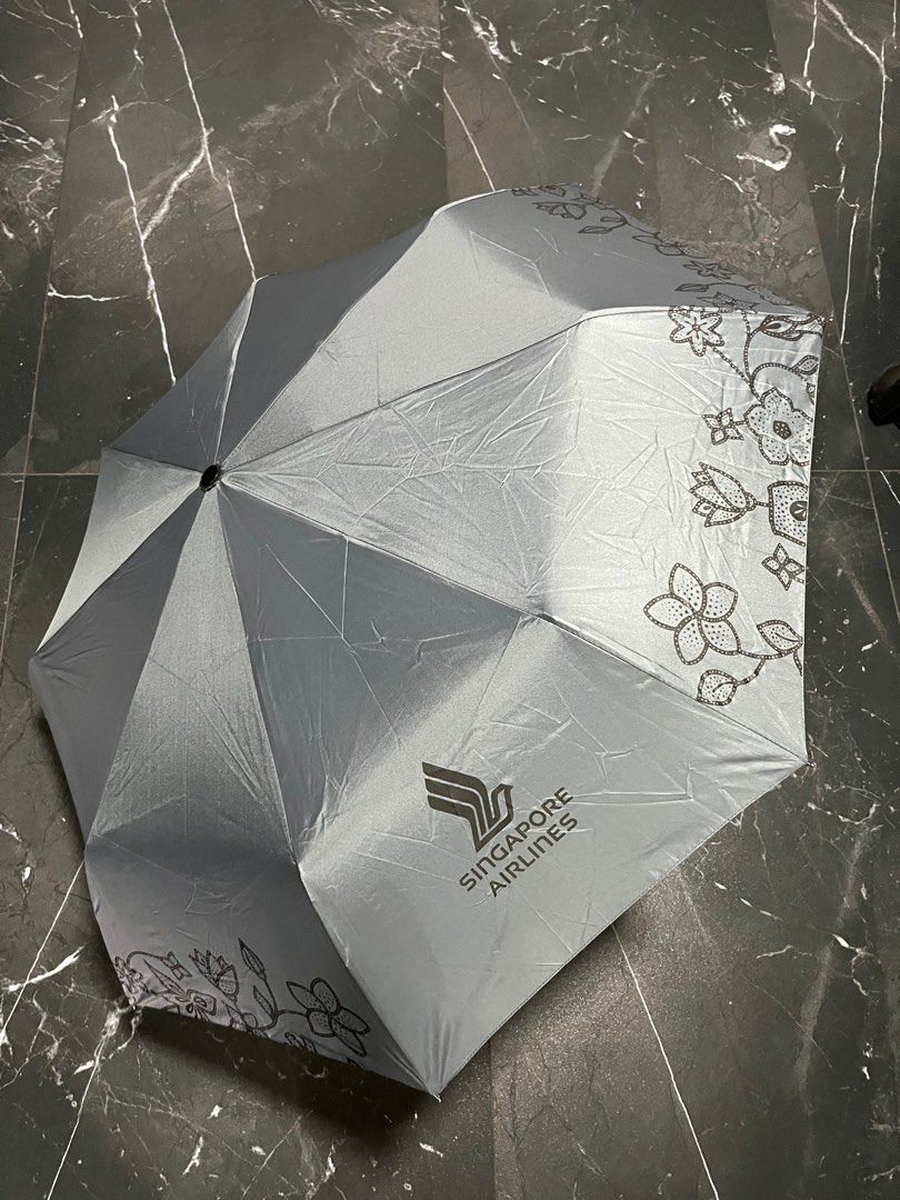 Singapore Airlines Limited Edition Umbrella, Hobbies & Toys, Travel