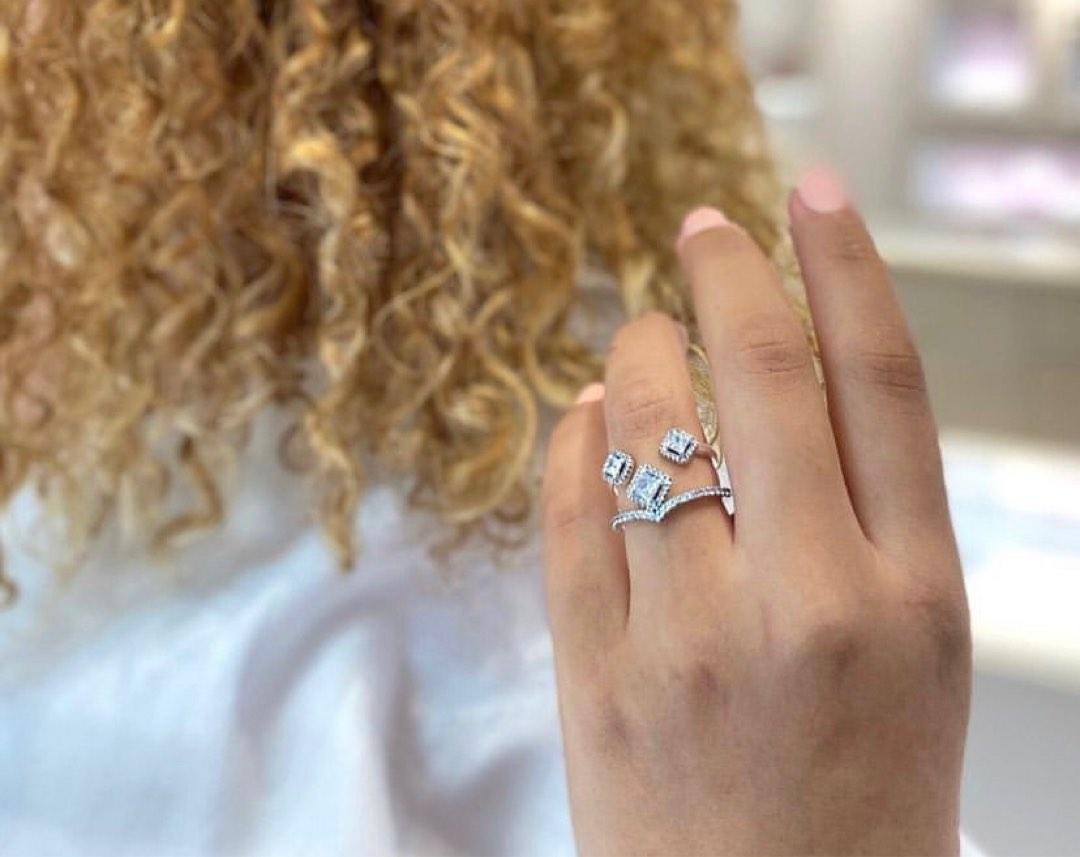 Square outlet sparkle ring