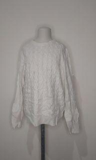 Sweater putih rajut