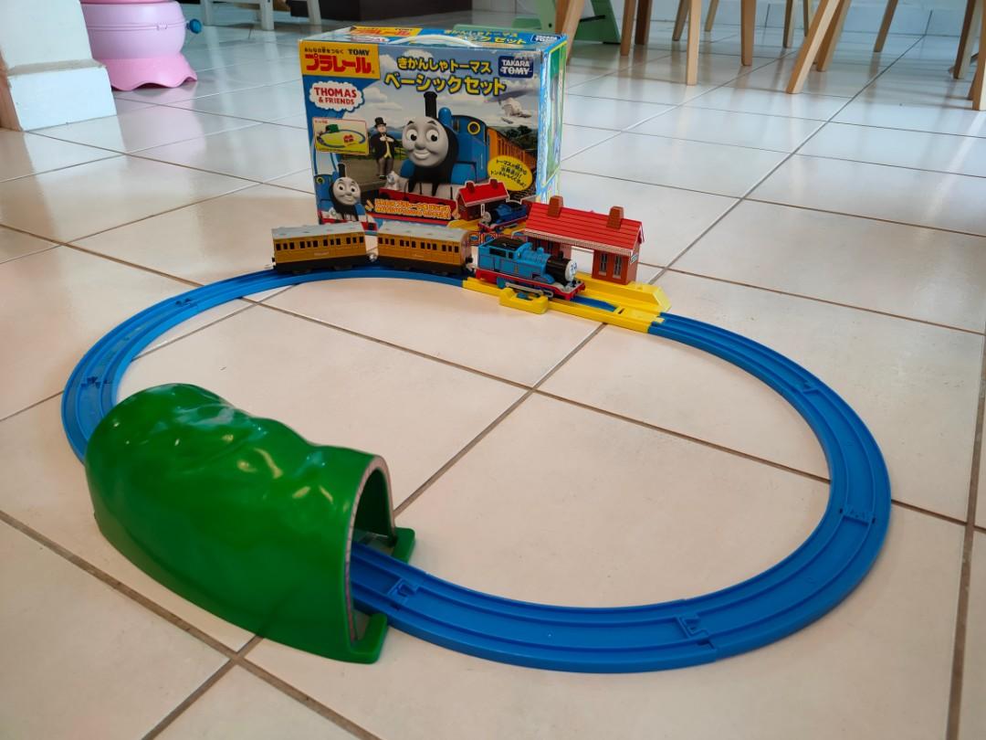 Tomy Thomas the Tank Engine Basic Set Hobbies Toys Toys