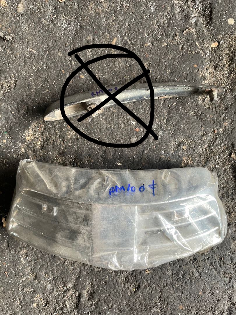 Vespa horn cover and side pin, Motorbikes on Carousell