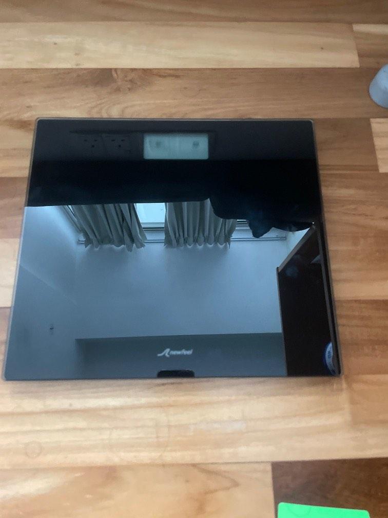 Weighing scale by decathlon, Health & Nutrition, Health Monitors