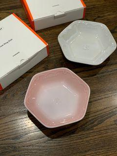 $160/2! New Le Creuset Snow Ring Dishes