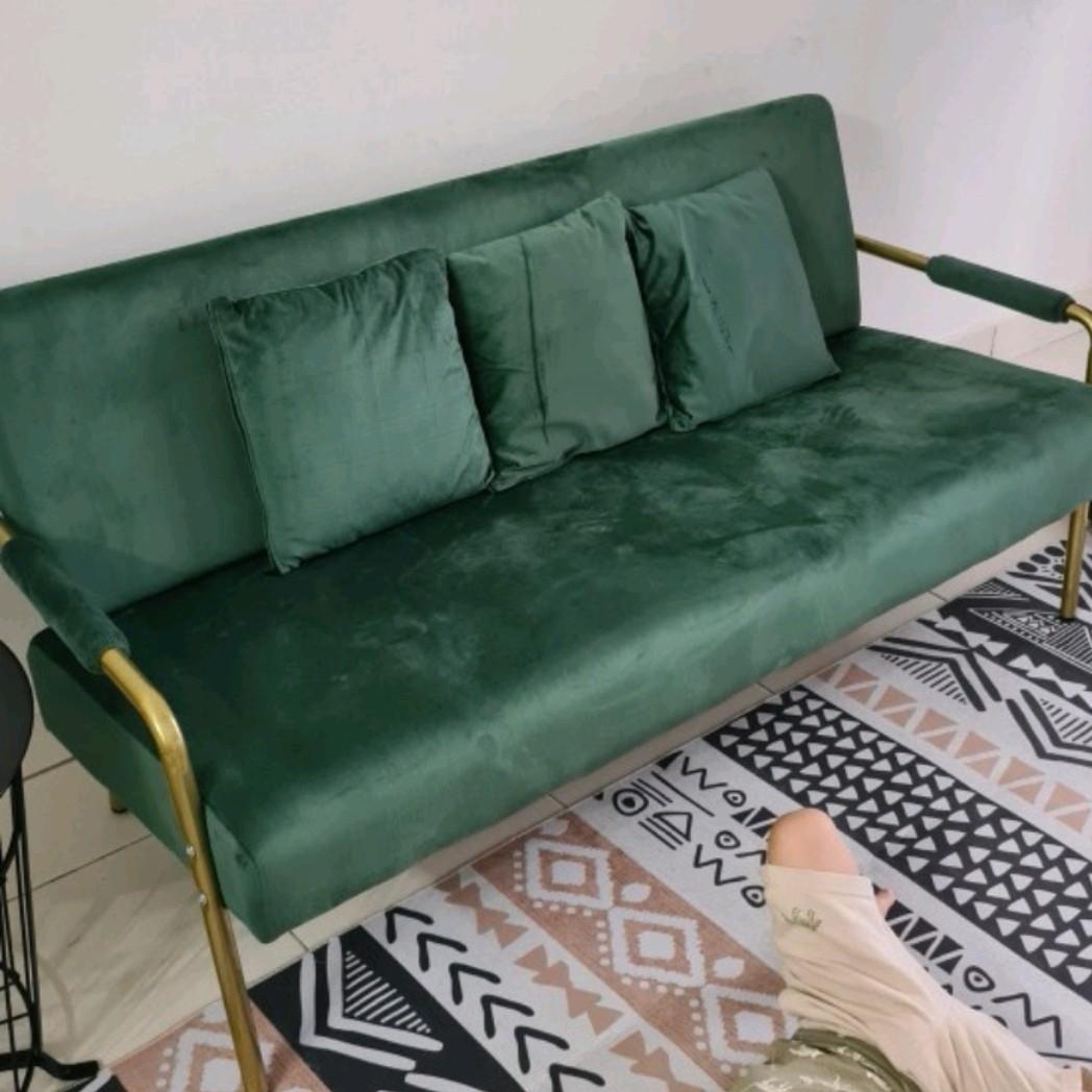 3 seater sofa baru setahun pakai, Furniture & Home Living, Furniture