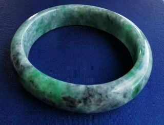 A-Grade Jadeite Spicy Green Wuchicken Empress Wide Bangles (Inner Diameter Approximately 53mm) with Certificate64221778631683110