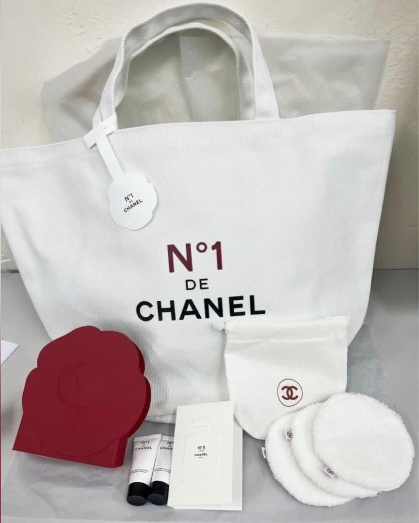 Chanel Beauty 2022 N°1紅山茶花系列vip gift, 名牌, 手袋及銀包- Carousell
