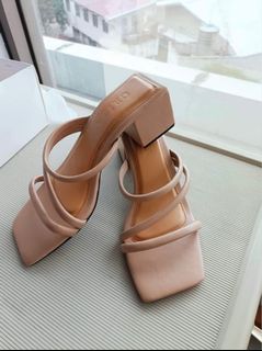 (Category: ) located in . Submitted by weekendwardrobe (Listing ID 1188963525, Image 1). Description: .
