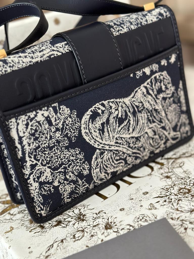 2021 Dior 30 Montaigne Limited Edition “I Love Paris” Shoulder Bag