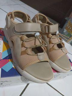 Elira Crysta Cream sandal wanita