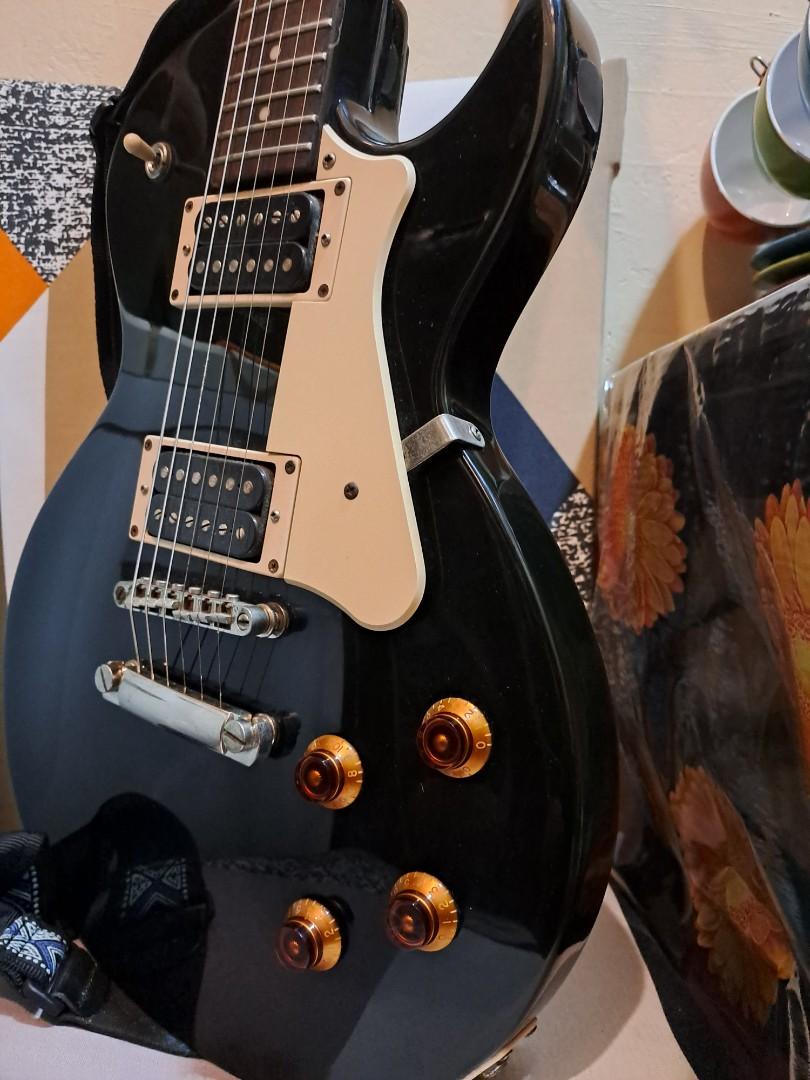 FSO: CORT CR100 and BALUTI GIGBAG, Hobbies & Toys, Music & Media ...