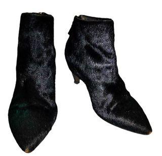 Furr ackle black boots 1 inch high