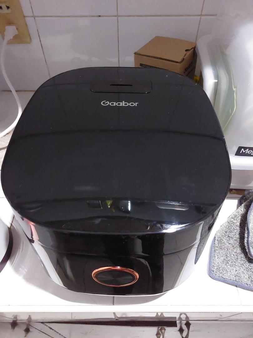 Gaabor - Rice Cooker (Category: Cookers) located in Taguig. Submitted by cosmictree_123 (Listing ID 1188780919, Image 1). Description: Gaboor Rice Cooker Please see detials na lang po sa pictures. Nandon lahat. May konti basag lang po sa steamer nya. Mandaluyong City.