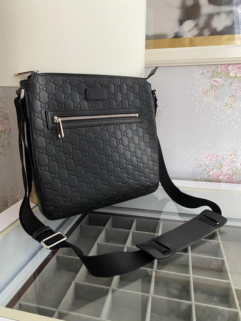 Gucci signature leather discount messenger