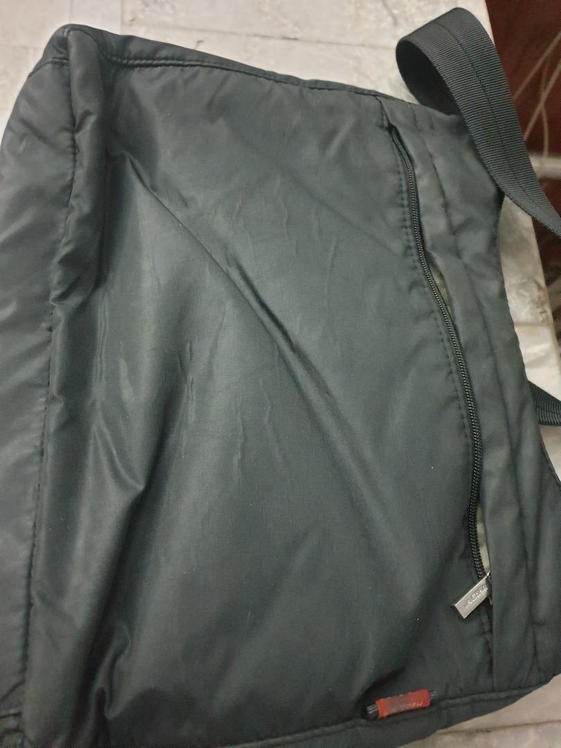 HEDGREN ORIGINAL SLING TRAVEL, Luxury, Bags & Wallets on Carousell