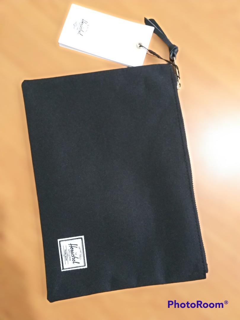 Herschel network pouch large outlet