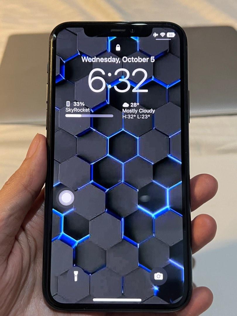 FOR SALE!! IPhone 11 Pro (256GB) (Category: iPhone 11 Series) located in Dinalupihan. Submitted by piaronquillo (Listing ID 1188887822, Image 2). Description: • Midnight Green • well used • minimal dents upper left side of the screen nahulog sa car😅 • 80% Battery Health • software update (iOs 16.0) • RFS: I UPGRADED TO IPHONE 14 PRO MAX.
