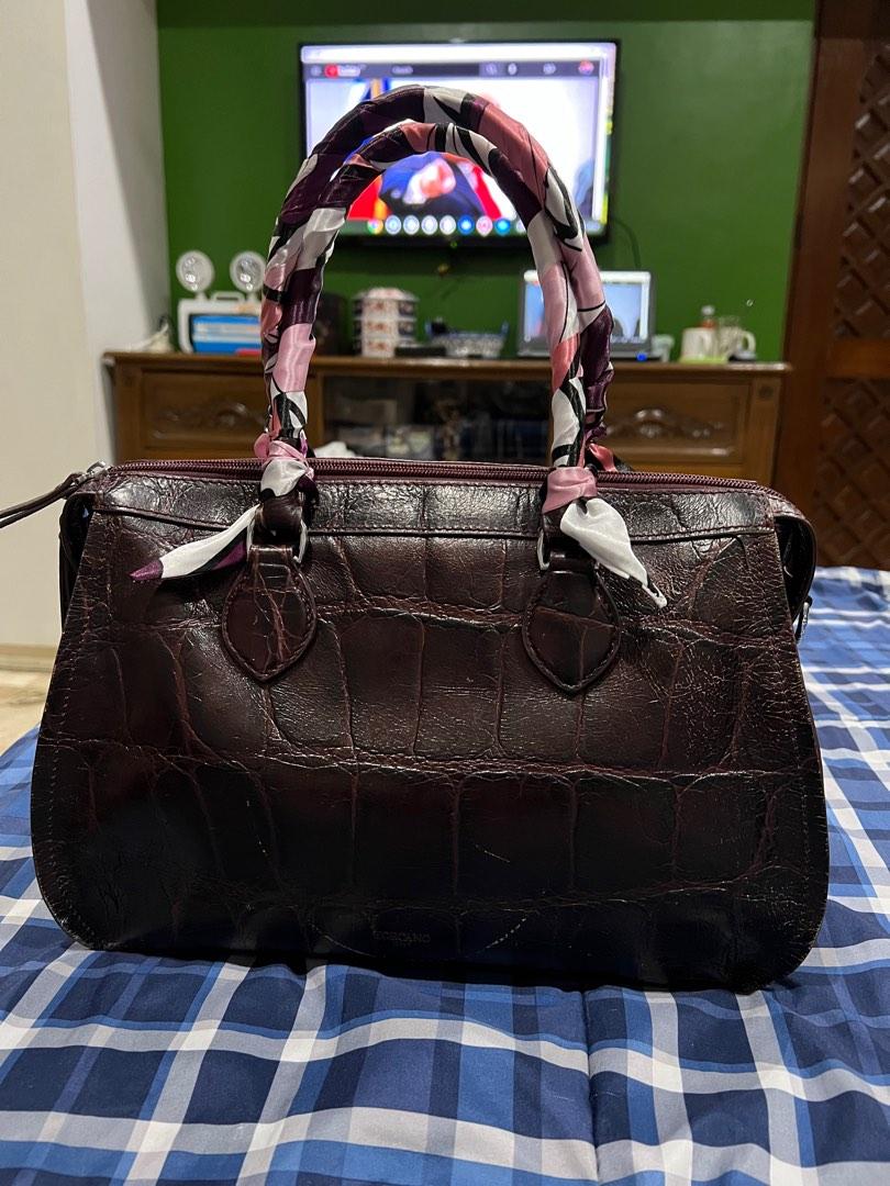 Leather Made in Italy Bag (Category: Luxury Bags & Wallets) located in Quezon City. Submitted by FullAndUnloading (Listing ID 1188889679, Image 3). Description: Beautiful Made In Italy Crocs Leather bag Toscano it’s used but not abused in very good condition..