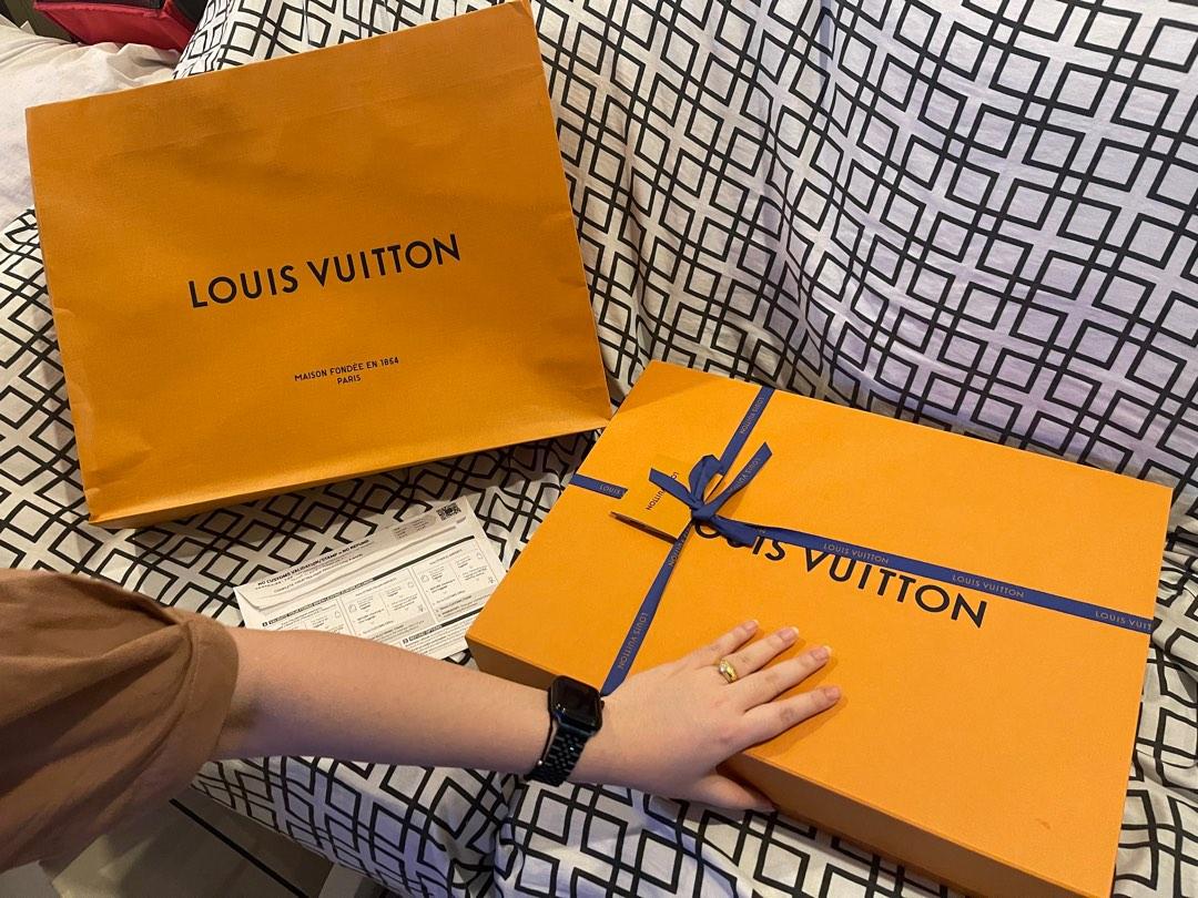 Louis Vuitton LV Neverfull MM Peony Pink (Category: Luxury Bags & Wallets) located in Muntinlupa City. Submitted by kcferre (Listing ID 1188943131, Image 2). Description: Bought from Europe LV Neverfull Monogram Size MM Peony Pink interior color With pouch included Complete inclusion Paper bag, box, dust bag - all new Nag used twice only Limited - Hard to find color Classic Bag of Louis Vuitton #louisvuitton #lvneverfull #neverfull #lvmonogram #n