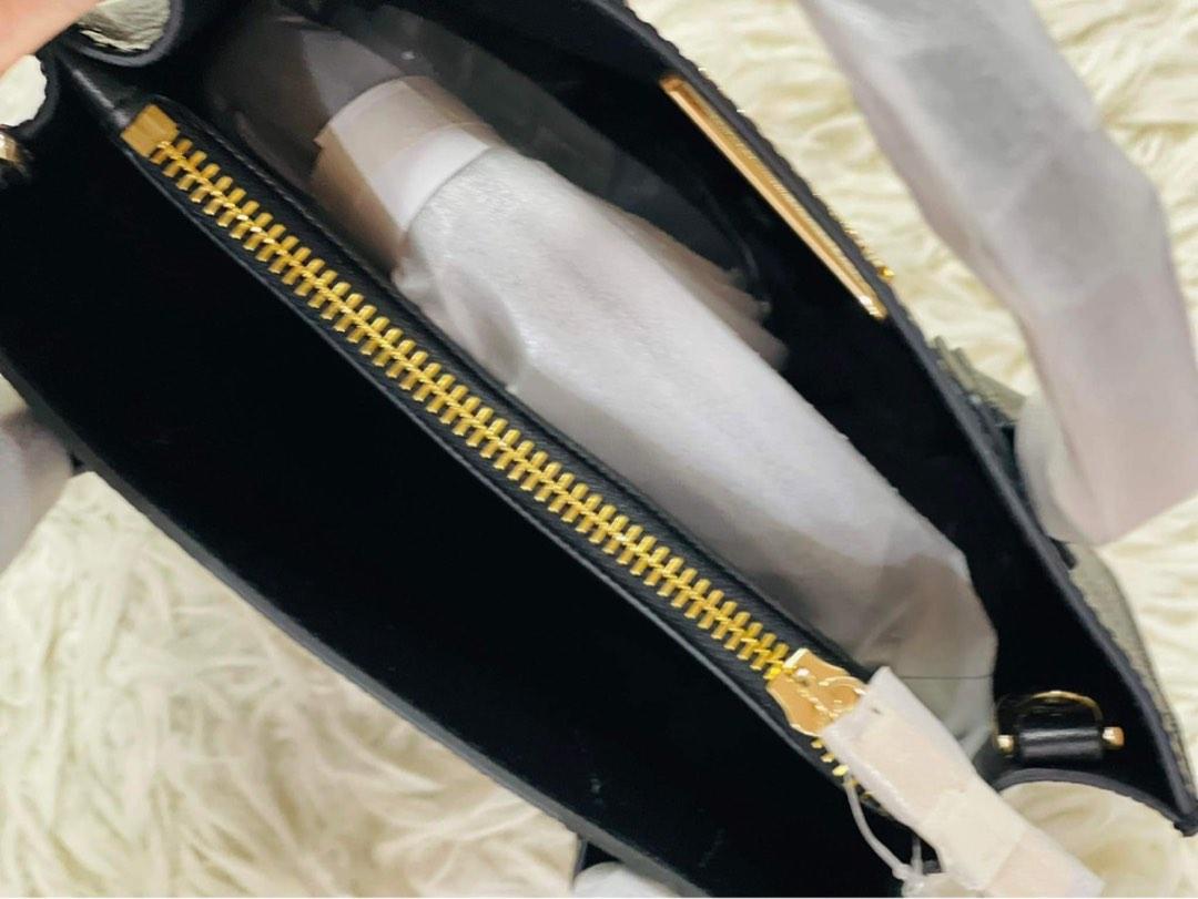mk mercer medium (Category: Luxury Bags & Wallets) located in Calamba. Submitted by zarahzion (Listing ID 1188791767, Image 3). Description: michael kors mercer small comes with tag&cc from 🇺🇸 guaranteed original & brandnew .