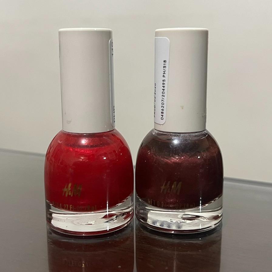 Nail Polish Bundle - H&M (Category: Hands & Nails) located in Muntinlupa City. Submitted by cherelune (Listing ID 1188966472, Image 1). Description: Used Please note that these are used nail polishes that have been stored a while. Kindly read descriptions carefully before purchasing. Used nail polish bundle including: - H&M Nail Polish in Ginger Lily (used once) - H&M Nail Polish in Purpleheart Pearl (used once) Swatch for Purpleheart Pearl taken