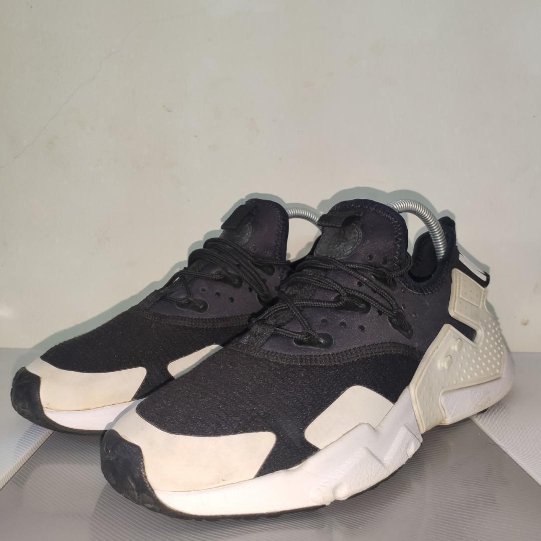 NIKE AIR HUARACHE SPORT CASUAL SNEAKER SHOE