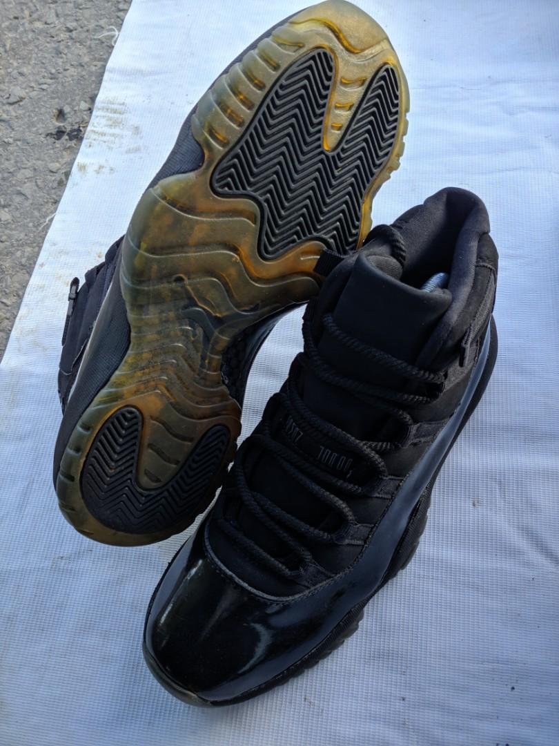 Black jordan 11 cap and gown discount
