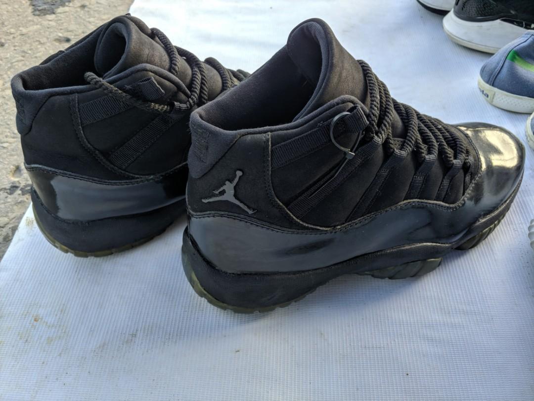 Black jordan 11 cap and gown online
